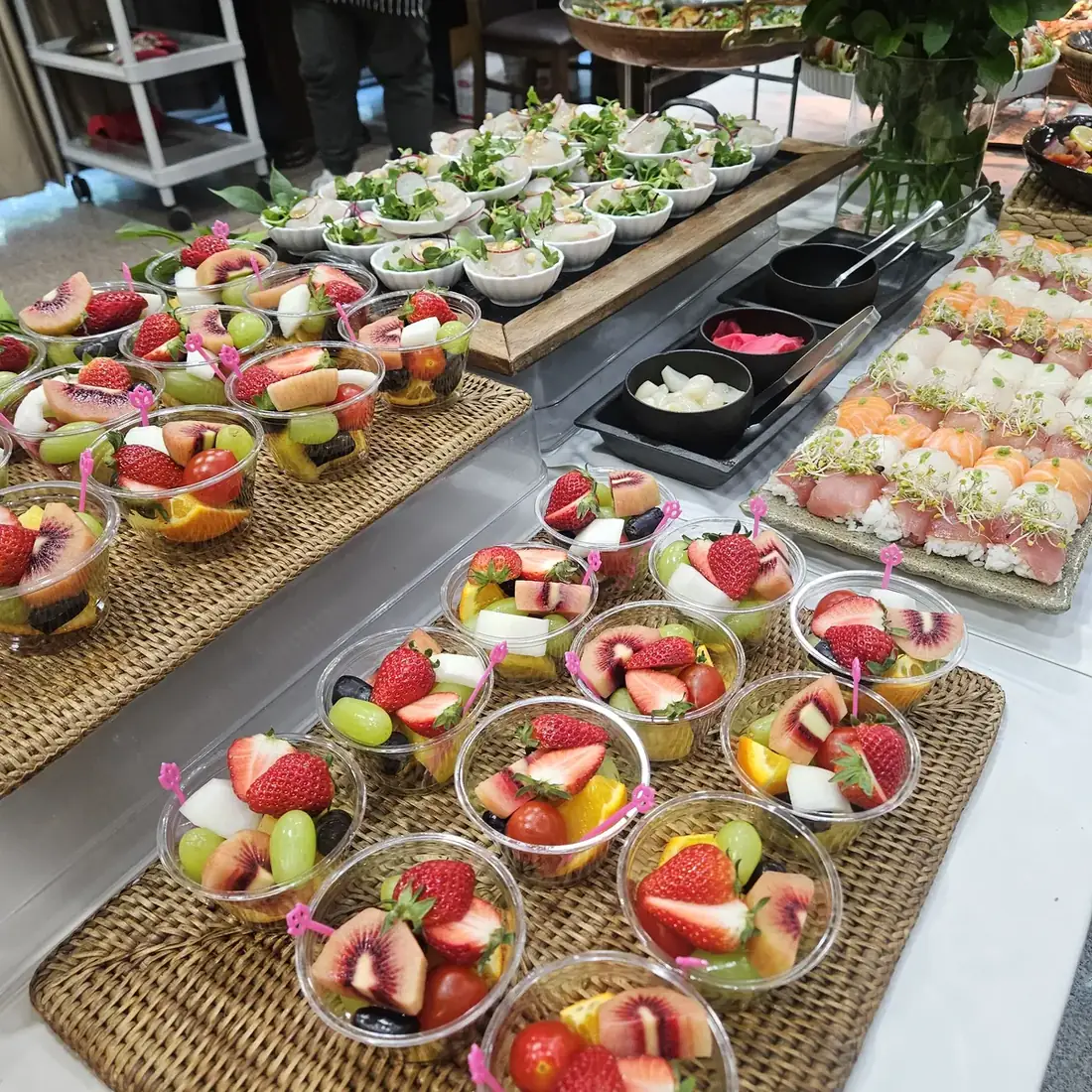 경희대학교 교수 퇴임식 정년퇴임을 맞이한 교수님의 약력 발표회와 만찬. 격조 있는 양식 코스와 와인 페어링 구성. 케이터링